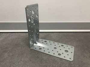Kątownik z przetłoczeniem 175x175x90x2,5mm
